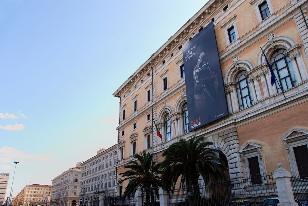 Ancient Roman frescoes and classical marble statues in the galleries of Palazzo Massimo.