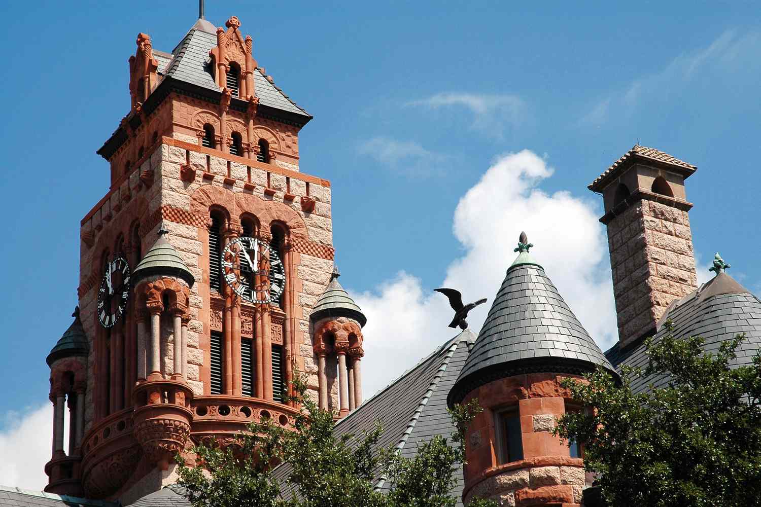 Guide to Waxahachie Gingerbread Architecture & Tours