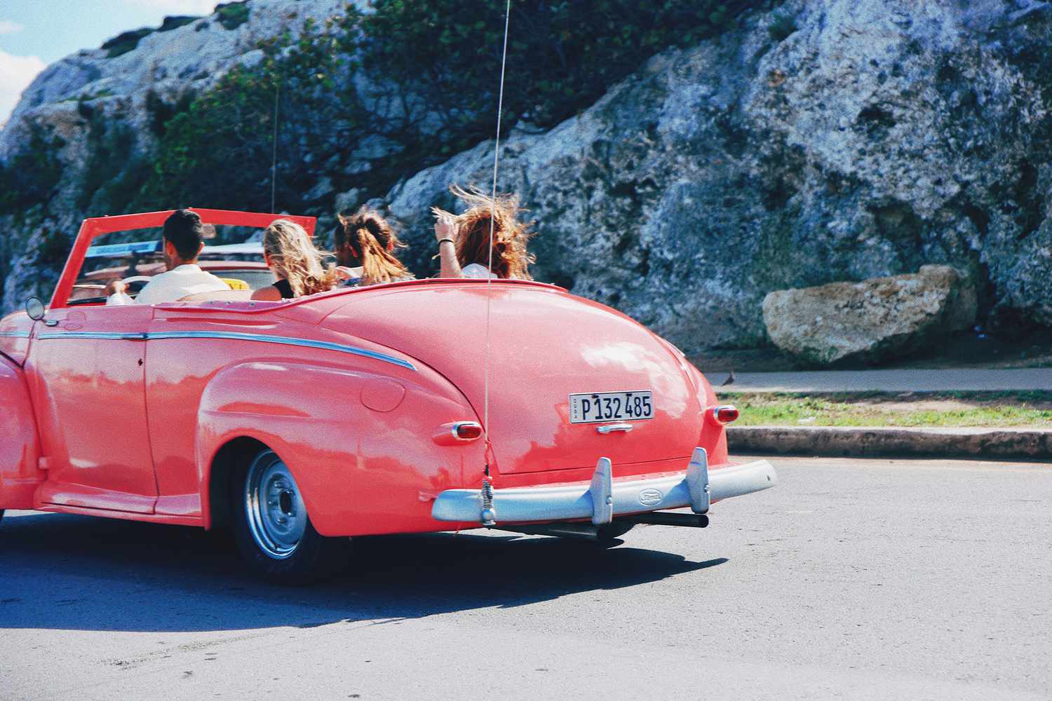 Solo Phone-Free Vacation: 2026 Travel Guide