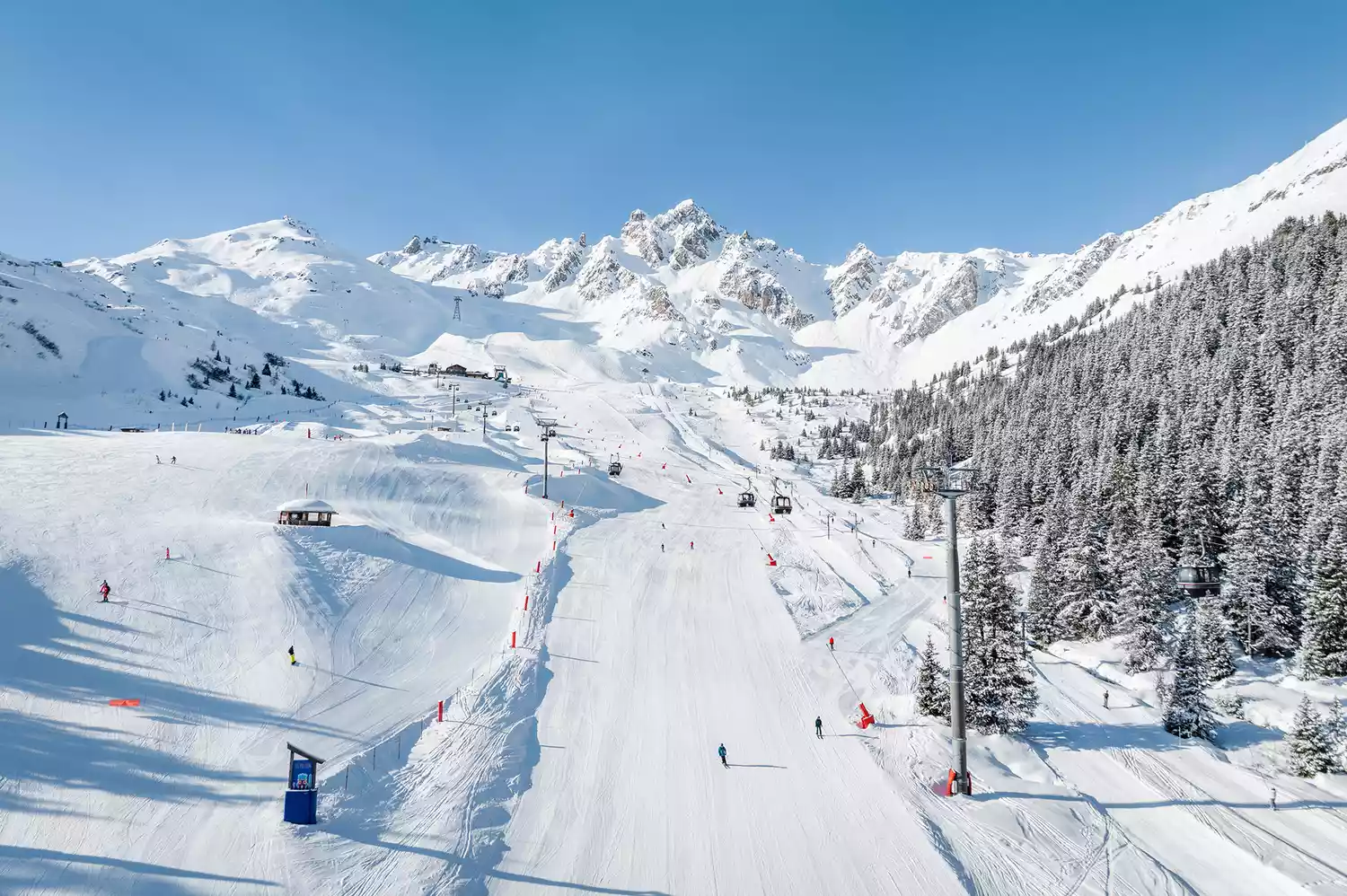 Courchevel Après-Ski: A Guide to Alpine Luxury & Fun