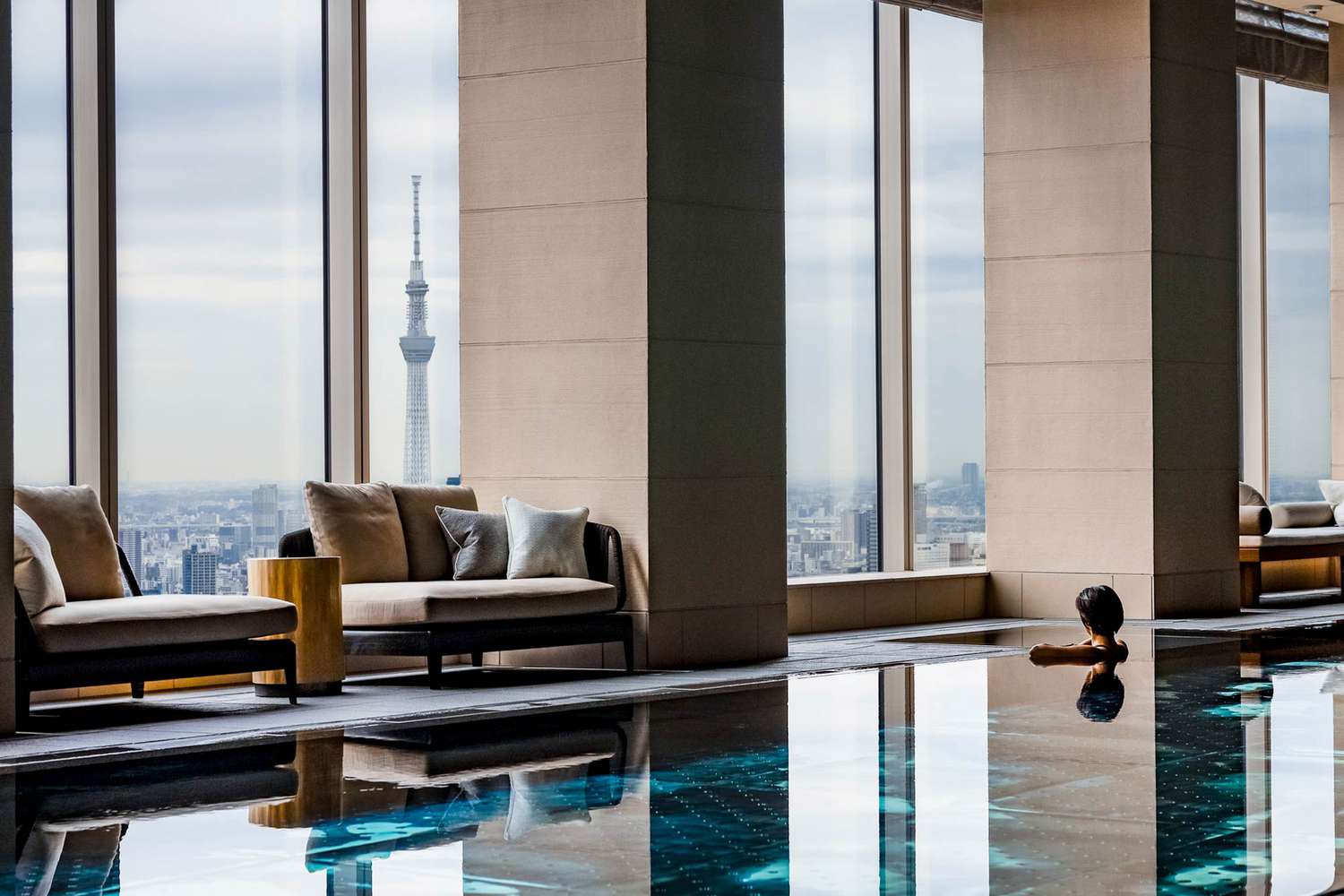 Four Seasons Hotel Tokyo at Otemachi: Sky-High Retreat