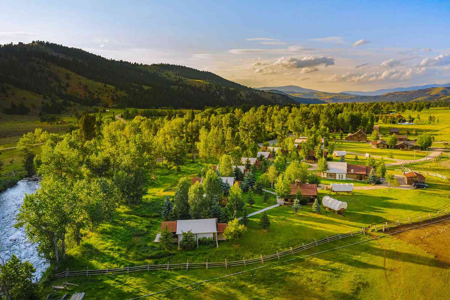 5 Best Montana Resorts: Luxury Lodges & Dude Ranches