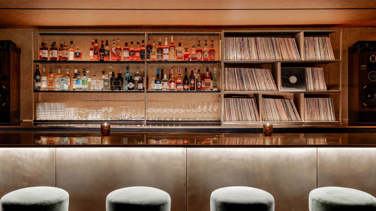 17 Best Bars in Vancouver: 2026 Guide to Local Gems